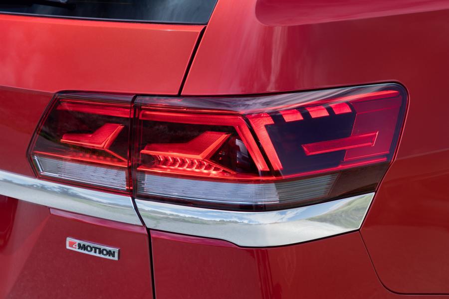Детали экстерьера Volkswagen Atlas SEL V6 Premium 4Motion R-Line 2020 года  (фото 22 из 30)
